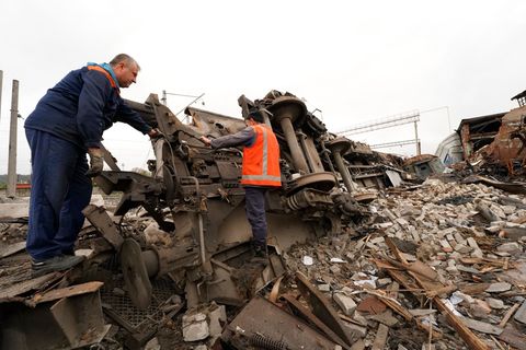 Weitere Zerstörungen in der Ukraine. Foto: Andrii Marienko/AP/dpa
