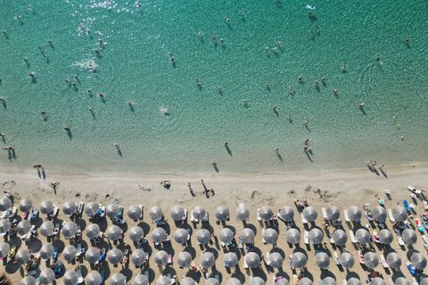 Bei Luxusreisen ist Griechenland die beliebteste Destination. (Archivbild) Foto: Thanassis Stavrakis/AP/dpa
