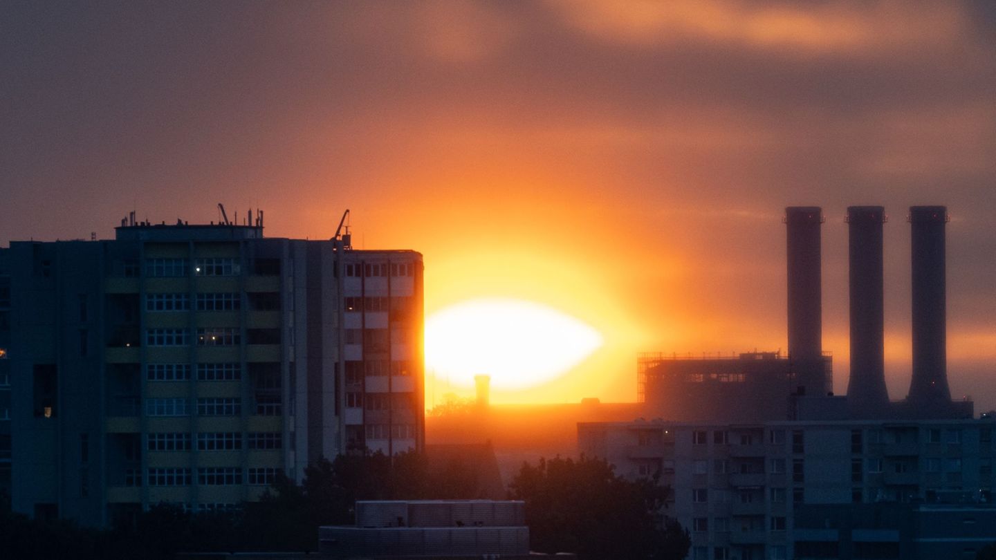 Temperaturen bis zu 27 Grad werden am Freitag laut Deutschem Wetterdienst erwartet. (Symbolbild) Foto: Fabian Sommer/dpa