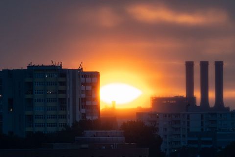 Temperaturen bis zu 27 Grad werden am Freitag laut Deutschem Wetterdienst erwartet. (Symbolbild) Foto: Fabian Sommer/dpa