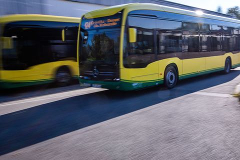 Nach Angaben von Stefan Sternberg (SPD) ist das Deutschland-Ticket für das Nahverkehrsunternehmen seines Landkreises ein Verlust