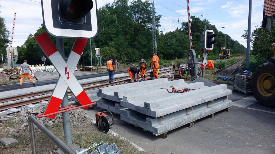 Die Infrastruktur der Bahn ist marode und muss dringend ausgebessert werden.