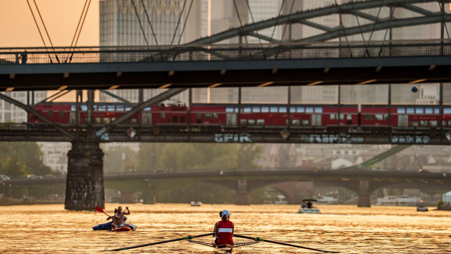 Es wird noch einmal sommerlich warm und sonnig in Hessen (Symbolbild). Foto: Andreas Arnold/dpa