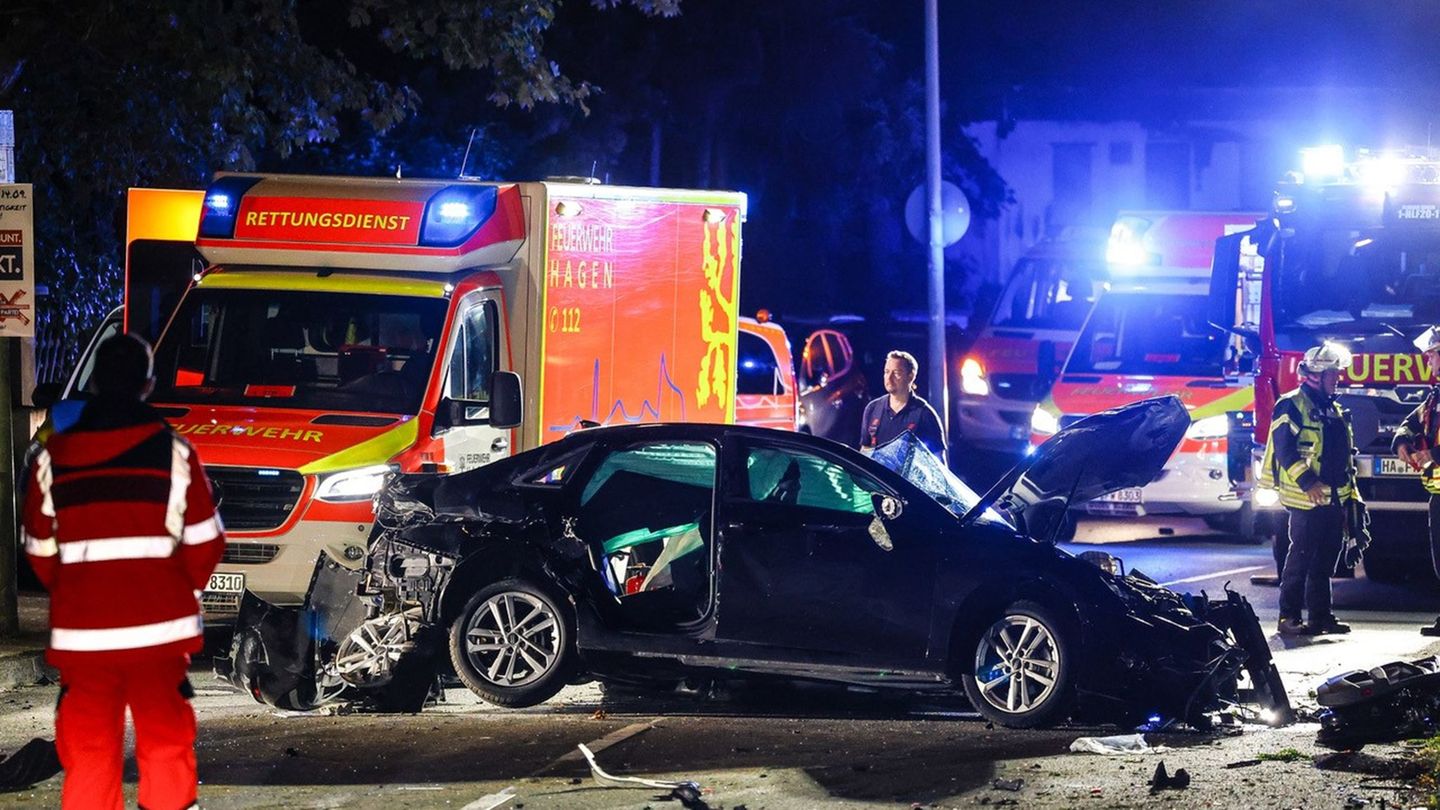 Für den Fahrer des Wagens kam jede Hilfe zu spät: Er starb noch am Unfallort Foto: Abex Talash/dpa