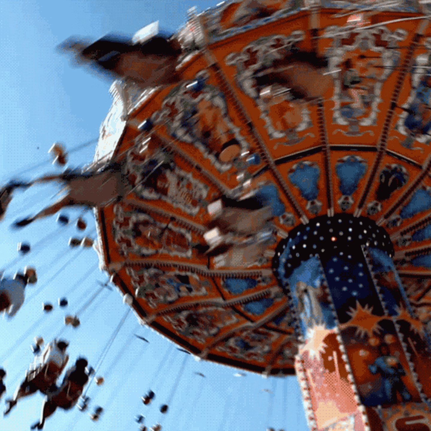 Ein Karussell dreht sich