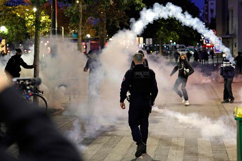 Schon am Morgen gab es bei dem Protesttag einige Festnahmen. Foto: Geoffroy Van Der Hasselt/AFP/dpa
