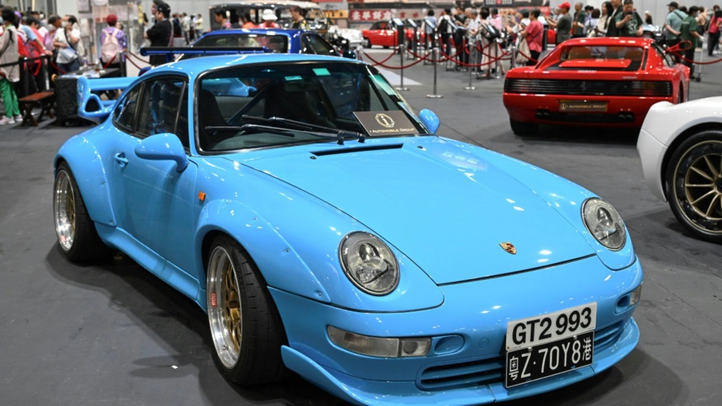 Porsche-Modell auf einer Messe in Hongkong im Juni 2025