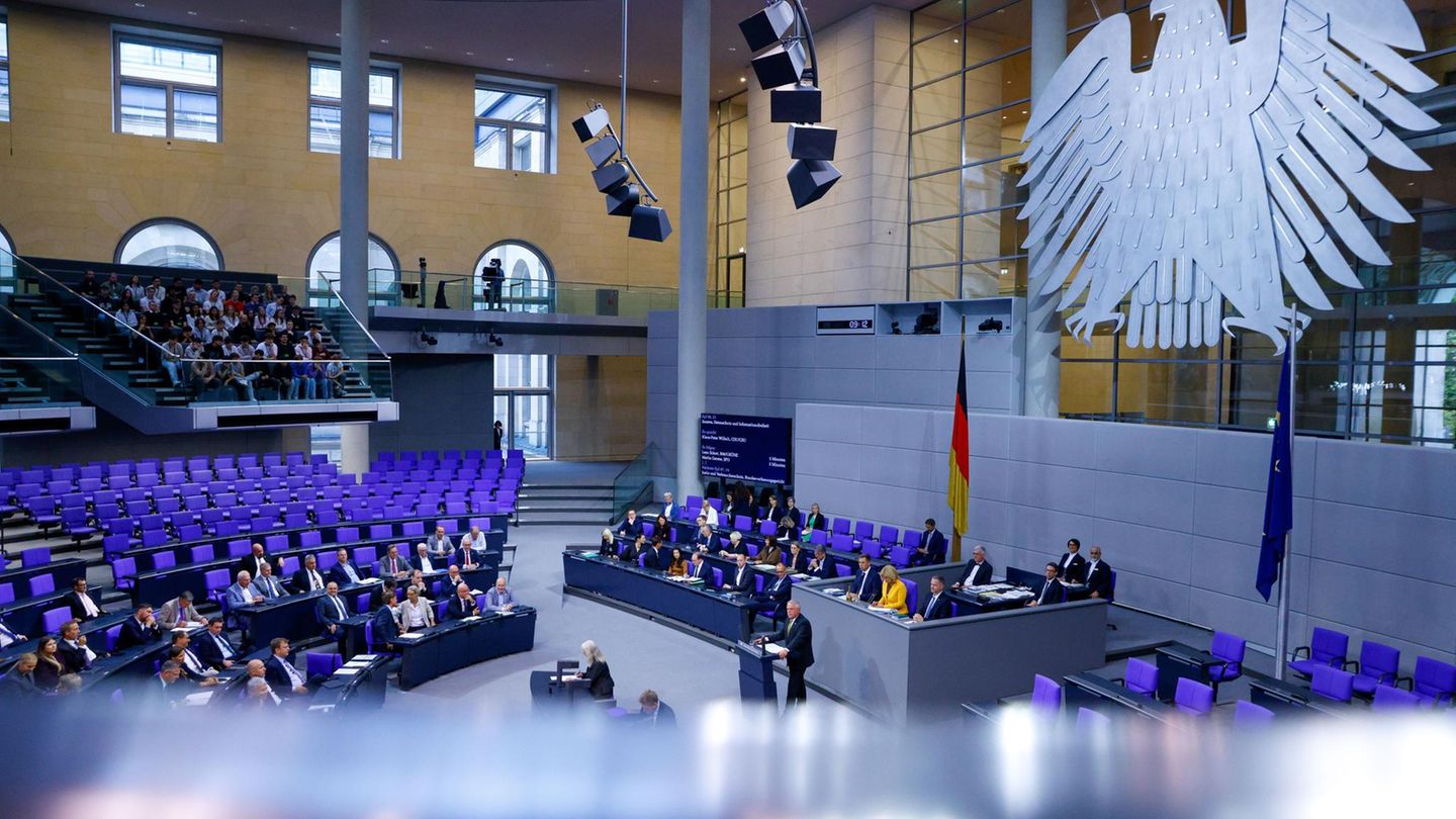 Tradition in the Bundestag: Do you discover the code word?