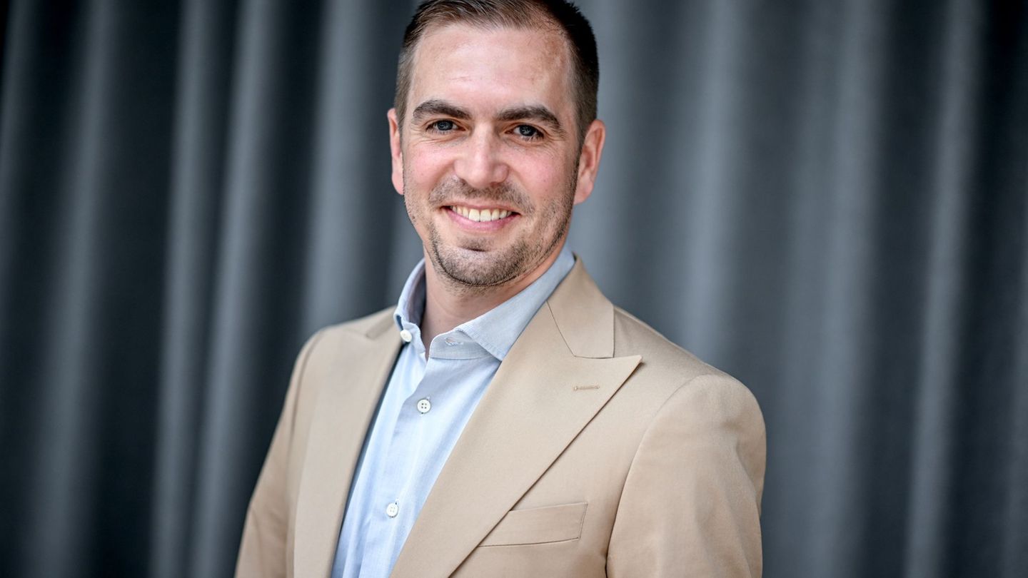 Philipp Lahm sei eine der prägendsten Persönlichkeiten des deutschen Fußballs, begründete das Bundespräsidialamt. (Archivbild) F