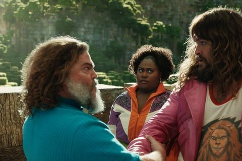 Garrett "The Garbage Man" Garrison (Jason Momoa, r.) lernt den erfahrenen "Crafter" Steve (Jack Black) kennen.