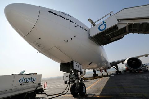Betankung eines Flugzeugs