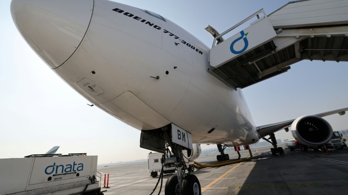Betankung eines Flugzeugs