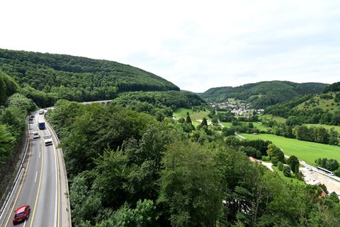 Rotstift beim Ausbau der Autobahn 8 bei Mühlhausen? (Foto-Archiv) Foto: Bernd Weißbrod/dpa