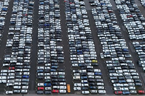 Autos auf Parkplatz
