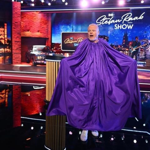 Stefan Raab ließ lange offen, ob auch er keine Klamotten trägt