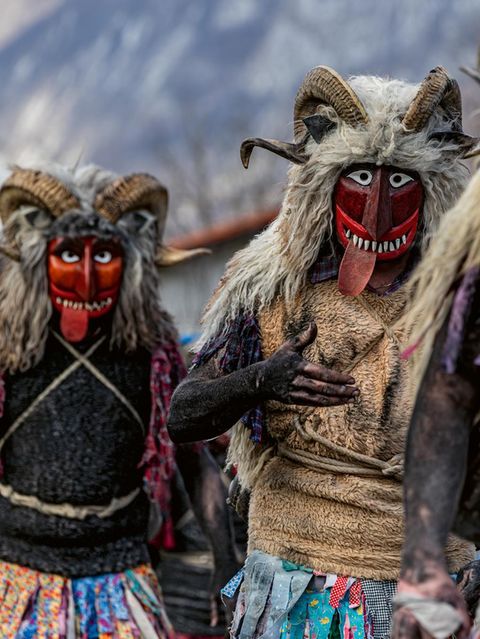 Am Faschingssamstag erwacht das slowenische Dorf am Fuße des Krn zum Leben – wenn die "Grdi", die Hässlichen, mit ihren selbst geschnitzten Masken, Hörnern und Fellen durch die Gassen ziehen