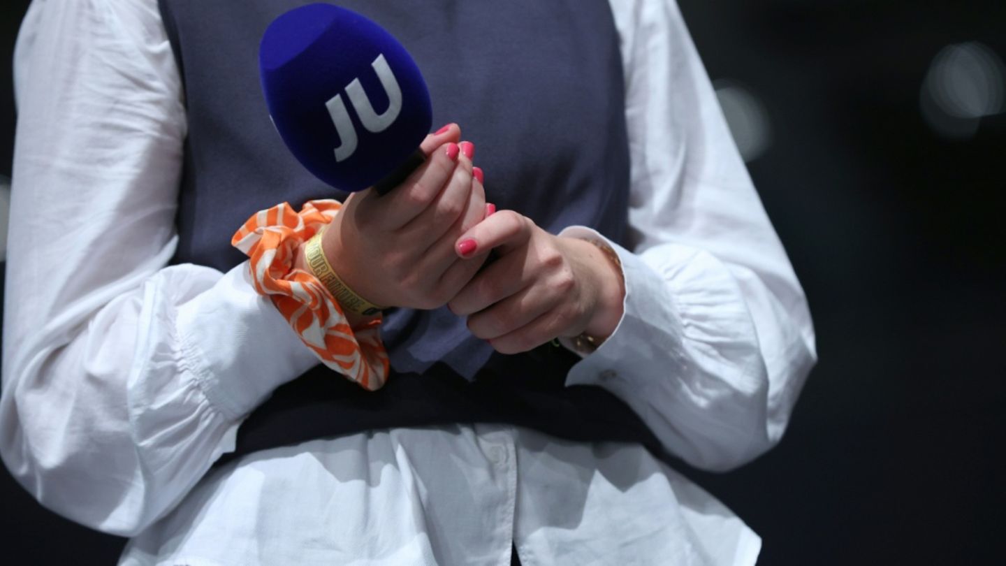 JU-Logo auf Mikrofon