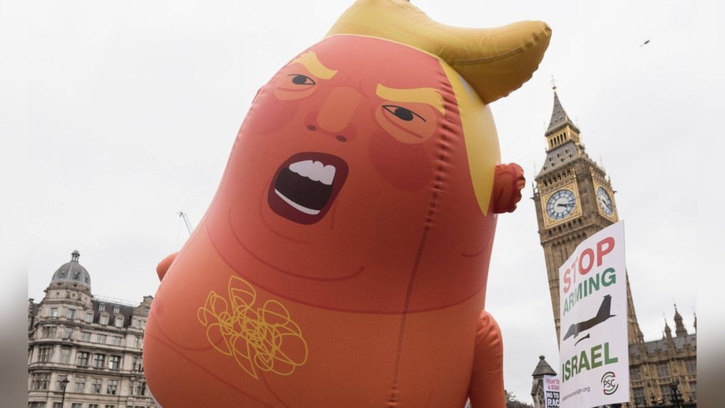 In London schwebten über dem Protestmarsch zahlreiche Ballons von Trump-Babys.