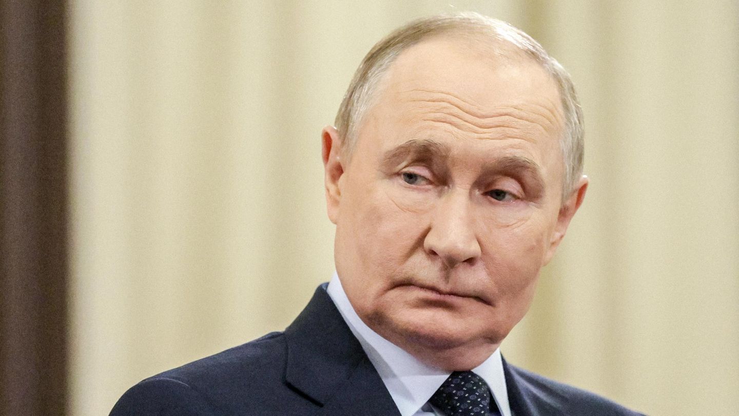 According to Vladimir Putin, 700,000 Russians are fighting on the front in Ukraine