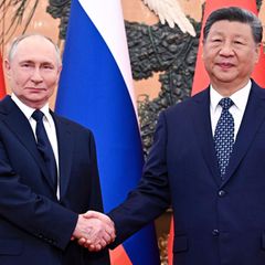 Russlands Präsident Wladimir Putin (li.) und Chinas Präsident Xi Jinping
