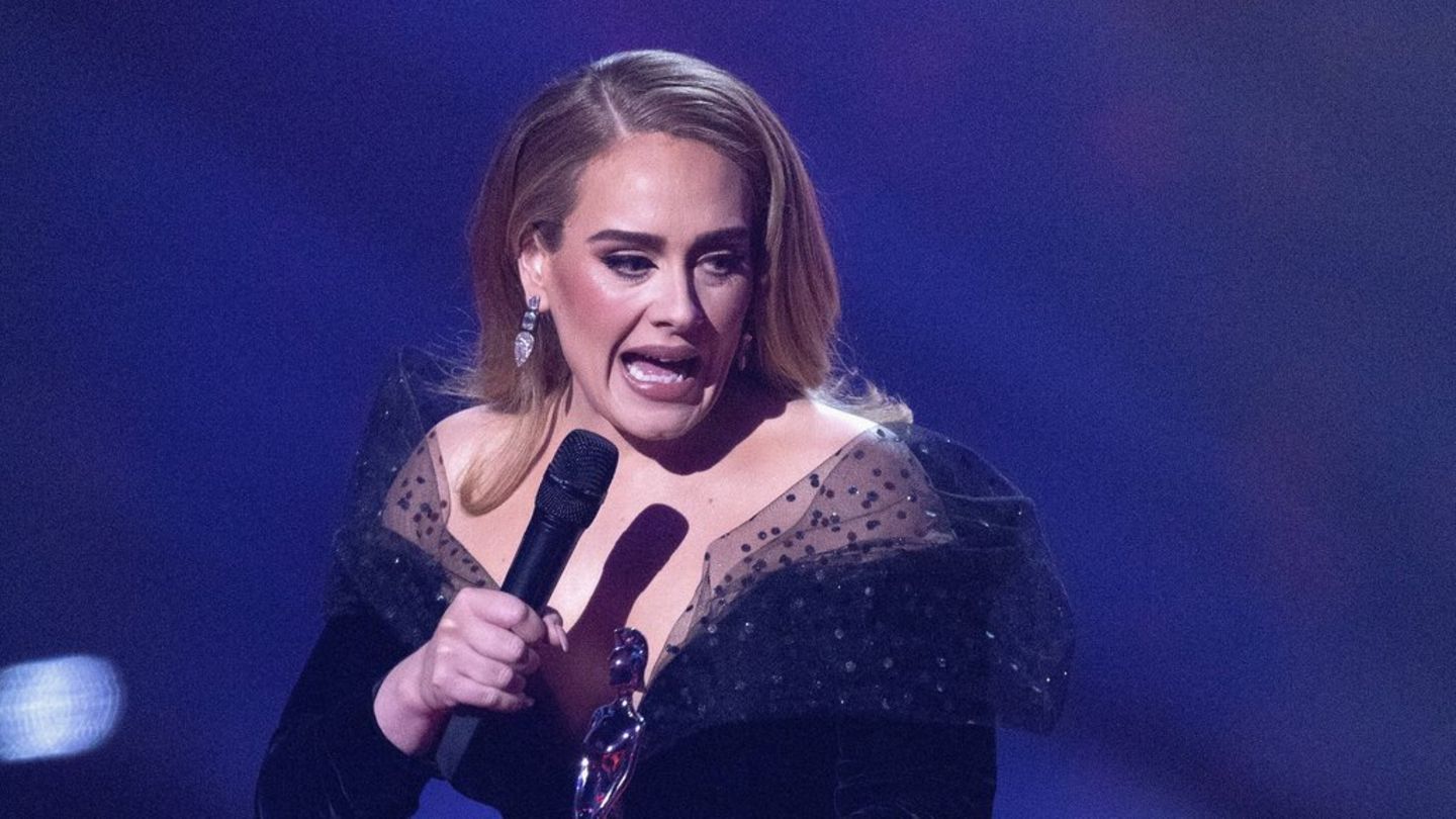 Adele: Does she appear at the next Super Bowl?