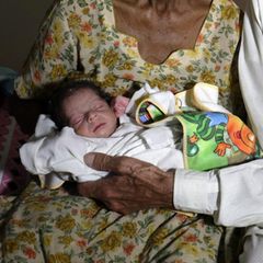 Neugeborene Mädchen werden in Indien oft nicht gern gesehen (Archivbild mit unbekanntem Baby)