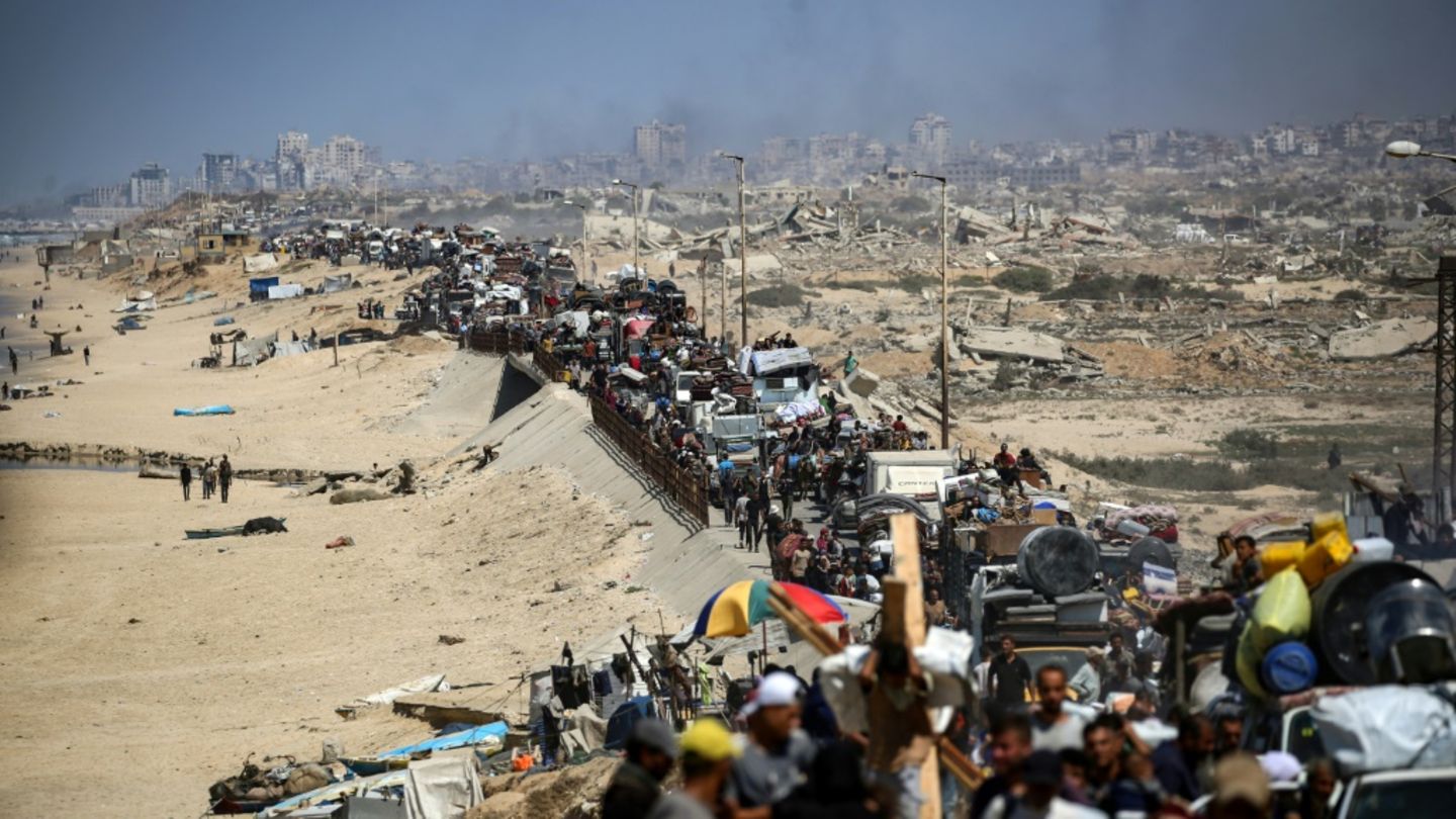 Einwohner fliehen aus der Stadt Gaza