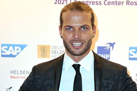 Der ehemalige Fußballer Dennis Diekmeier gibt ein Gesundheitsupdate seiner krebskranken Tochter.
