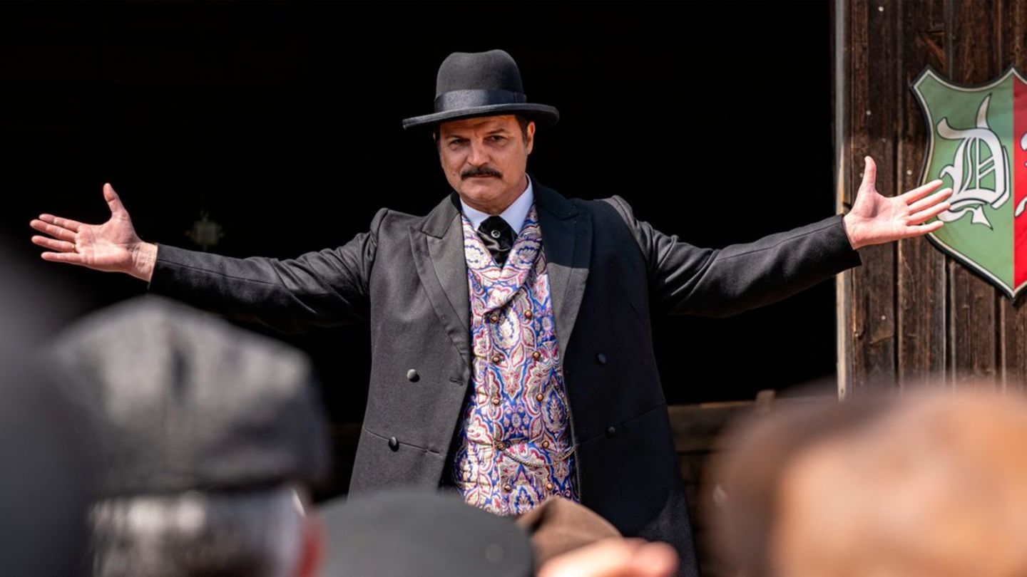 "Oktoberfest 1905": Curt Prank (Mišel Matičević) ist fünf Jahre nach Einführung der bahnbrechenden Bierburgen fest entschlosse