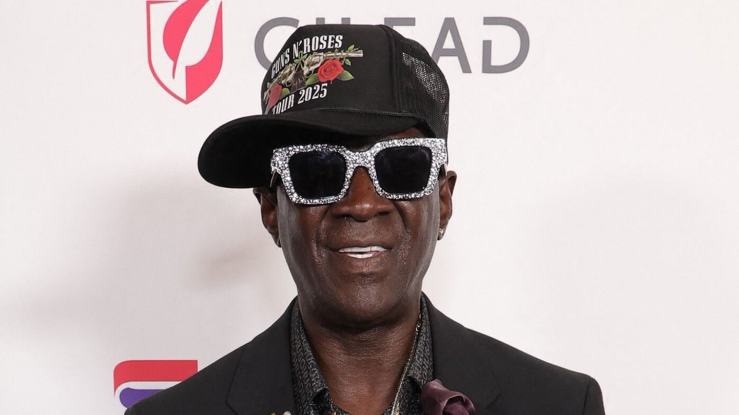 Flavor Flav: He wants Taylor Swift and Travis Kelce