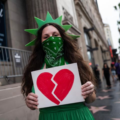 US-Amerikanerinnen und -Amerikaner demonstrieren wieder für die Meinungsfreiheit