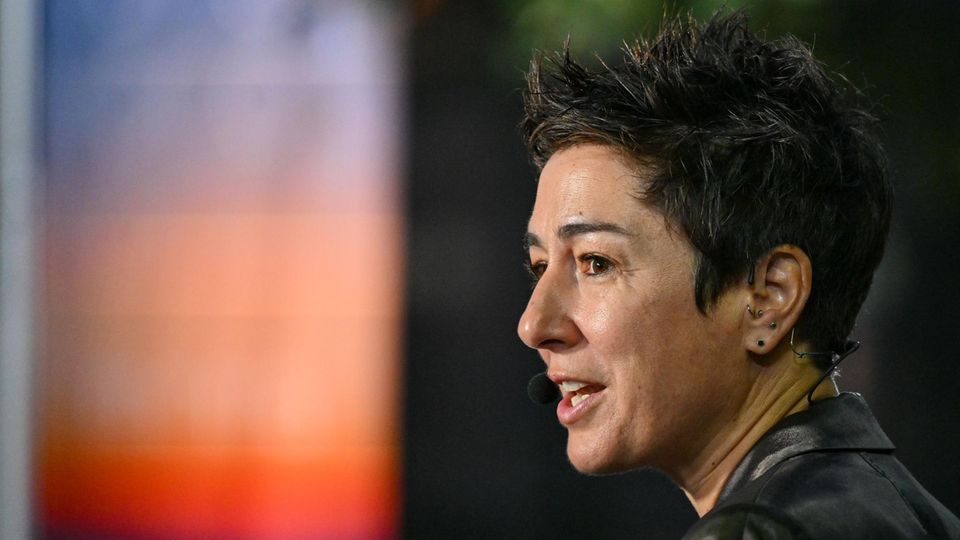 ZDF-Moderatorin Dunja Hayali macht eine Pause von den sozialen Medien ZDF-Moderatorin Dunja Hayali macht eine Pause von den sozialen Medien