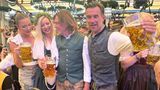 Moderator Florian Silbereisen (rechts) feierte gemeinsam mit Familie Drews
