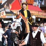 Das Münchner Kindl beim Einzug der Wiesn-Wirte. In diesem Jahr übernimmt die 20-jährige Franziska Inselkammer die Rolle