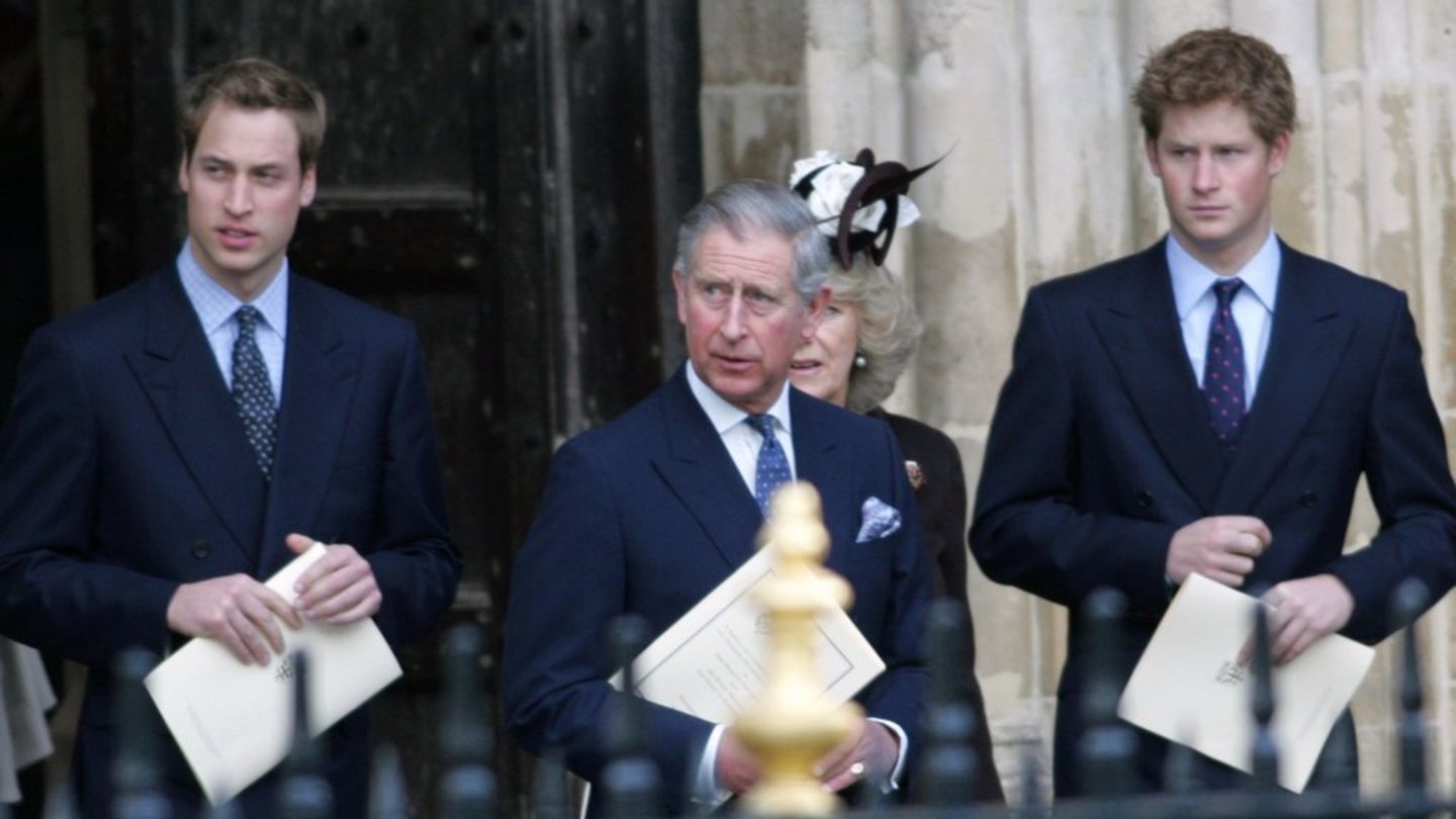 Prinz William, König Charles III. und Prinz Harry (v.l.n.r.) im Jahr 2007.