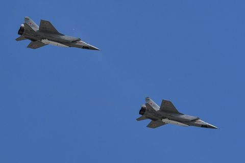Zwei Flugzeuge vom Typ MiG-32 der russischen Luftwaffe