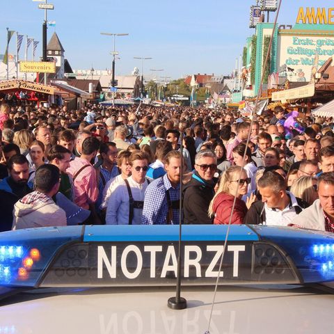 Sanitäter und Notärzte im Einsatz auf der Wiesn