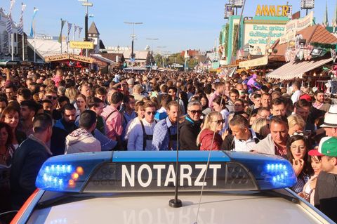 Sanitäter und Notärzte im Einsatz auf der Wiesn