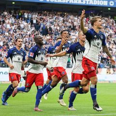 Der HSV feiert seinen ersten Sieg nach seinem Comeback in die erste Bundesliga