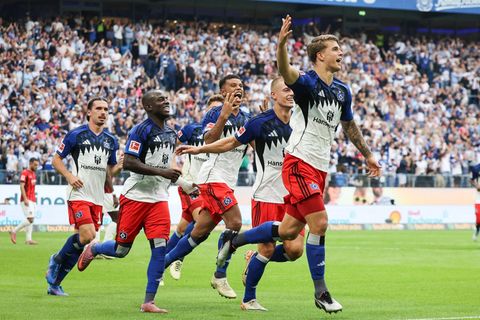 Der HSV feiert seinen ersten Sieg nach seinem Comeback in die erste Bundesliga