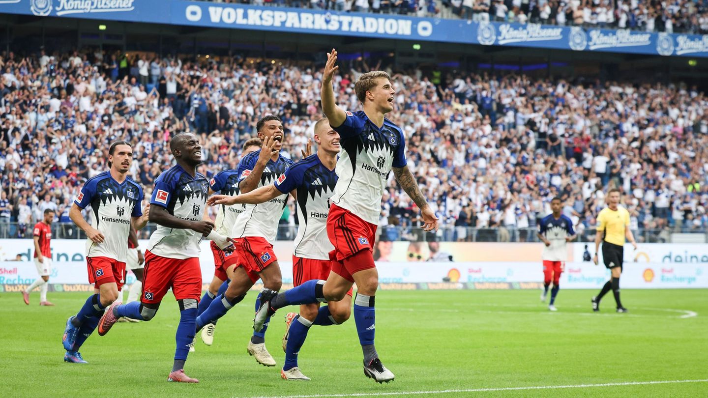 Der HSV feiert seinen ersten Sieg nach seinem Comeback in die erste Bundesliga