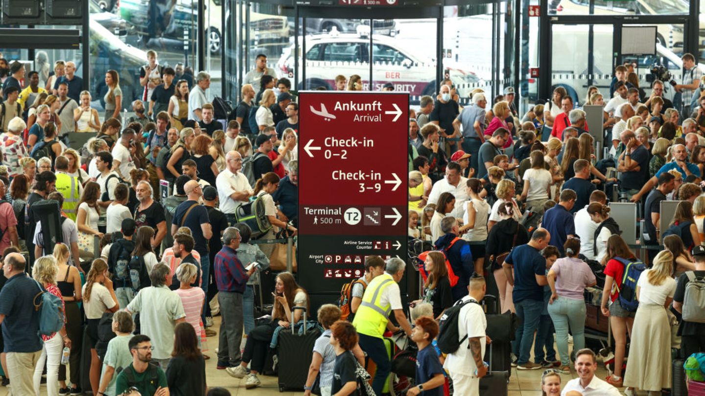 Flugverkehr: Ein Hackerangriff legt die Passagierabfertigung lahm