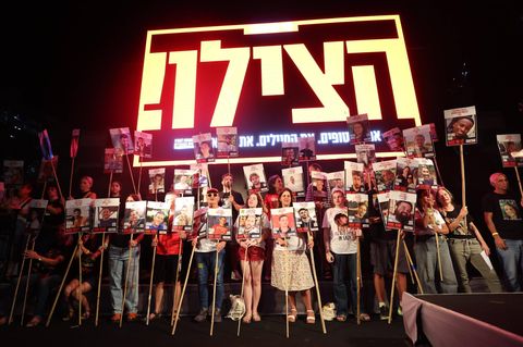 In Tel Aviv demonstrieren Israelis für einen Waffenstillstand in Gaza und forderten die Rückkehr der Geiseln