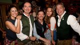 Deutsche Filmemacher: Produzent Oliver Berben (Mitte) und seine Frau Katrin feierten mit Martin Bachmann (links) und Thomas Peter Friedl