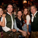 Deutsche Filmemacher: Produzent Oliver Berben (Mitte) und seine Frau Katrin feierten mit Martin Bachmann (links) und Thomas Peter Friedl