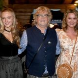 Filmproduzent Martin Krug, Ex-Mann von Veronika Ferres, mit Tochter Lilly Krug (links) und Partnerin Martina Nicia