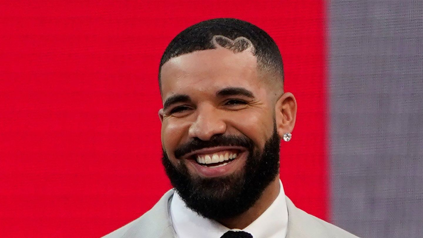 Drake at the Oktoberfest: Star celebrates in weird dungarees at the Oktoberfest