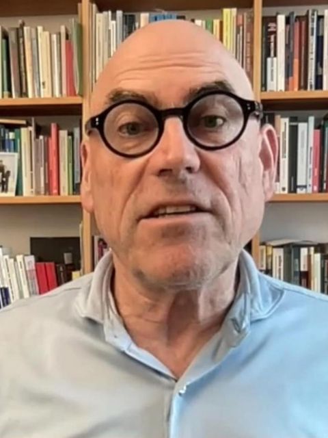 Politikwissenschaftler Wolfgang Schroeder ordnet den Haushalt 2026 ein.