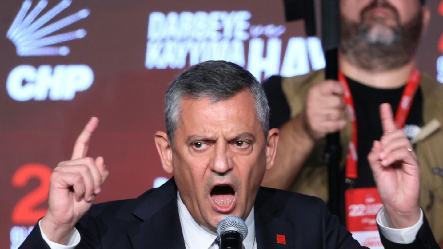 CHP-Parteichef Özgür Özel