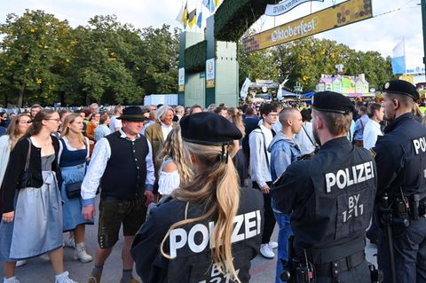 Polizeibeamte auf dem Oktoberfest in München